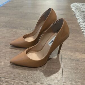 Steve Madden Women's Tan Pumps